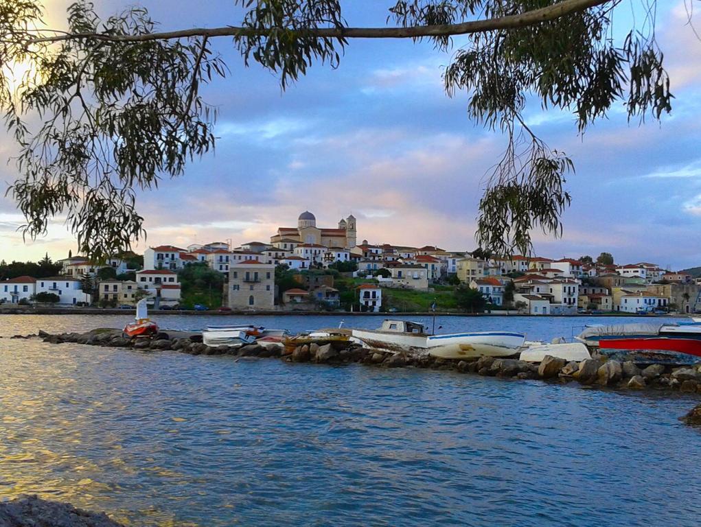 To Spitaki Apartments Galaxídhion Eksteriør billede